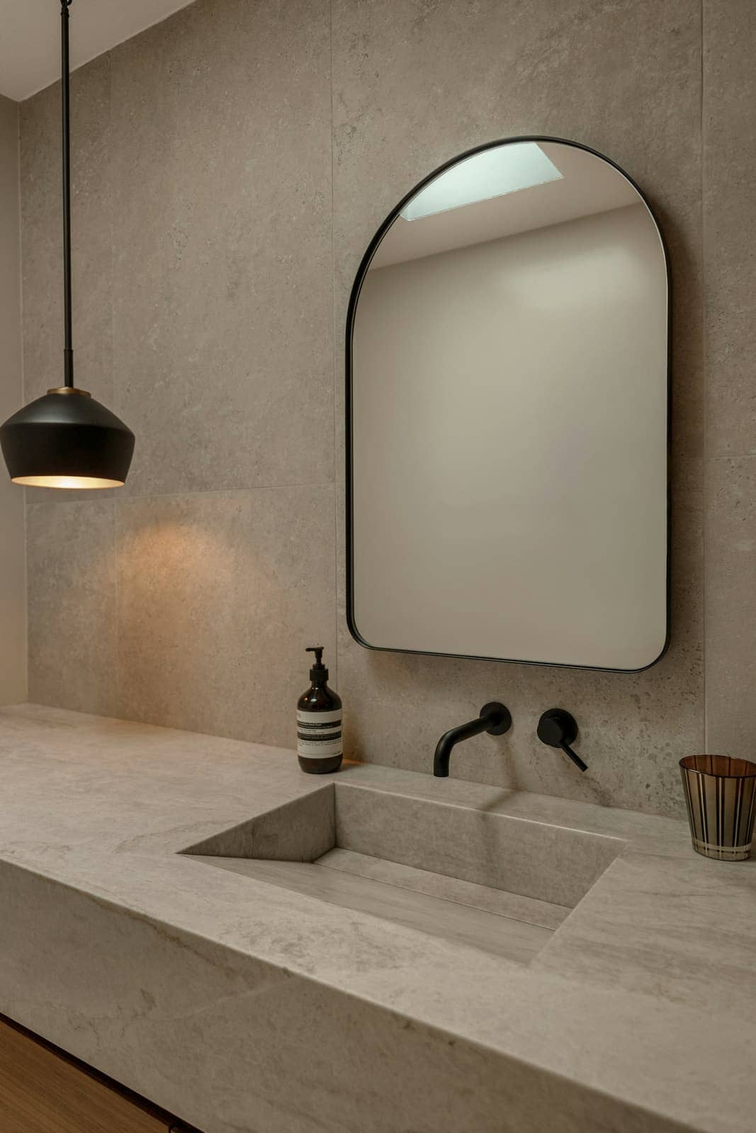 Arc Mirror · alternate angle